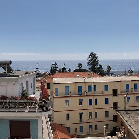 Da Mariella Case Vacanza - Bilocale Sunset Vista Mare Sanremo Bagian luar foto