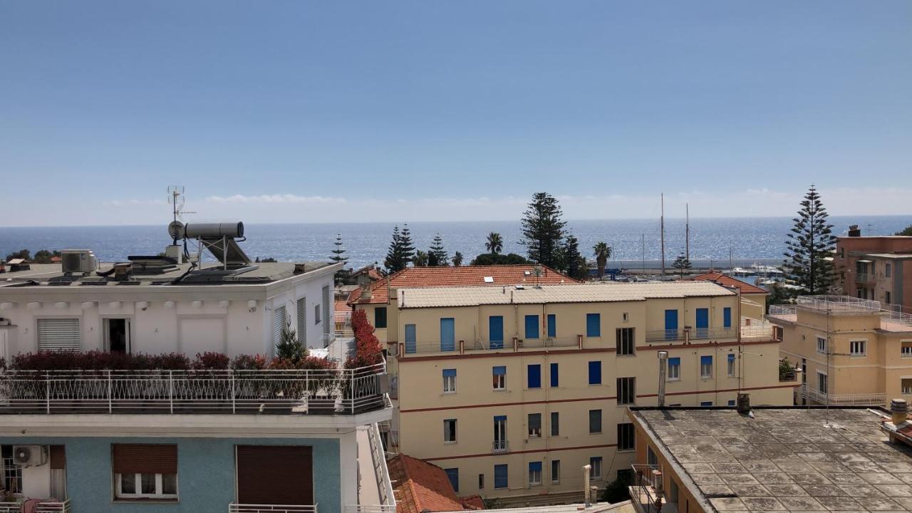Da Mariella Case Vacanza - Bilocale Sunset Vista Mare Sanremo Bagian luar foto