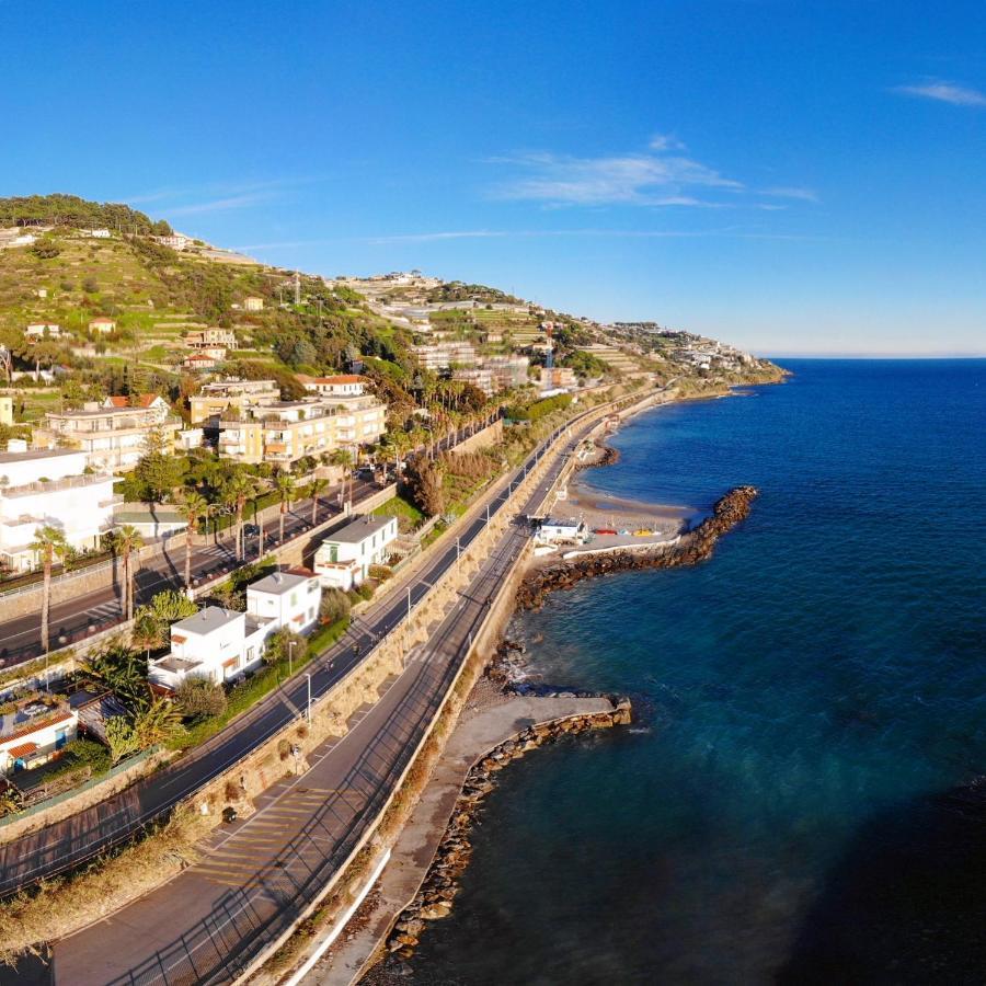 Da Mariella Case Vacanza - Bilocale Sunset Vista Mare Sanremo Bagian luar foto